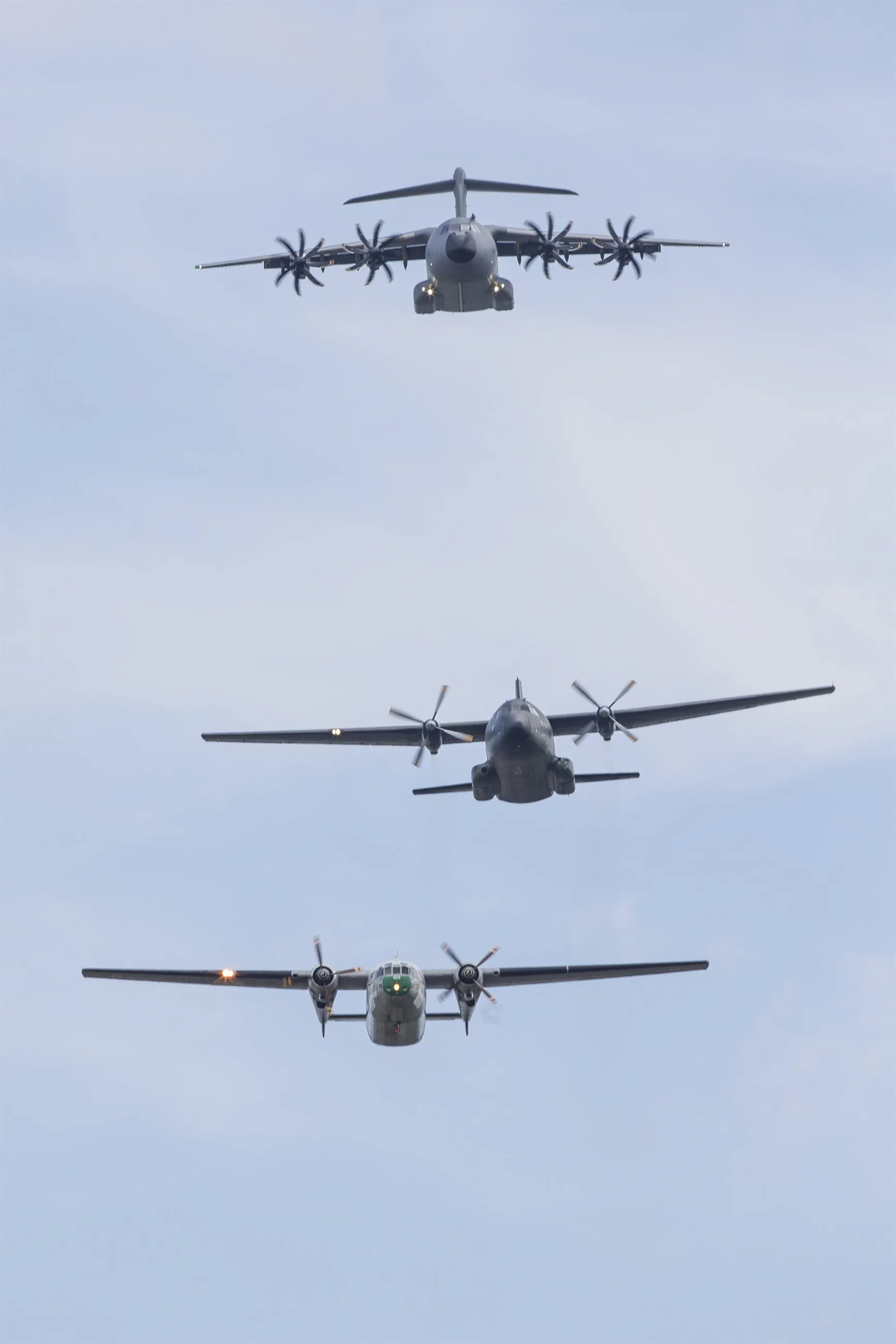 Transall C-160 und A400M im Formationsflug, Generationswechsel im Lufttransport